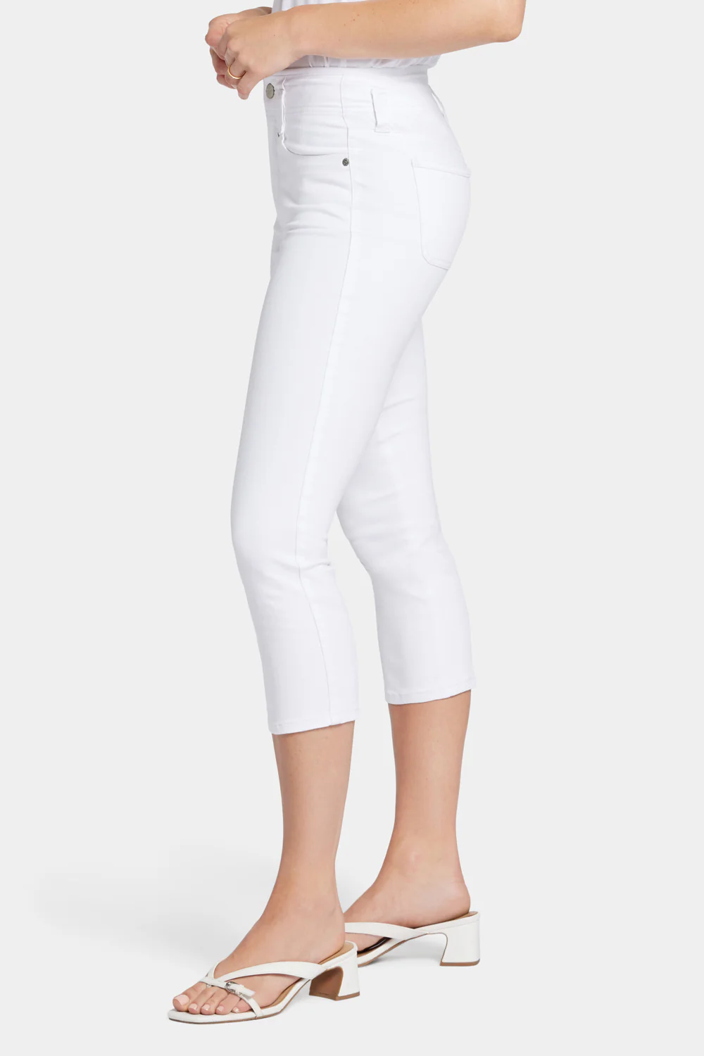 Ami Skinny Capri Jeans In Petite - Optic White - Image 3