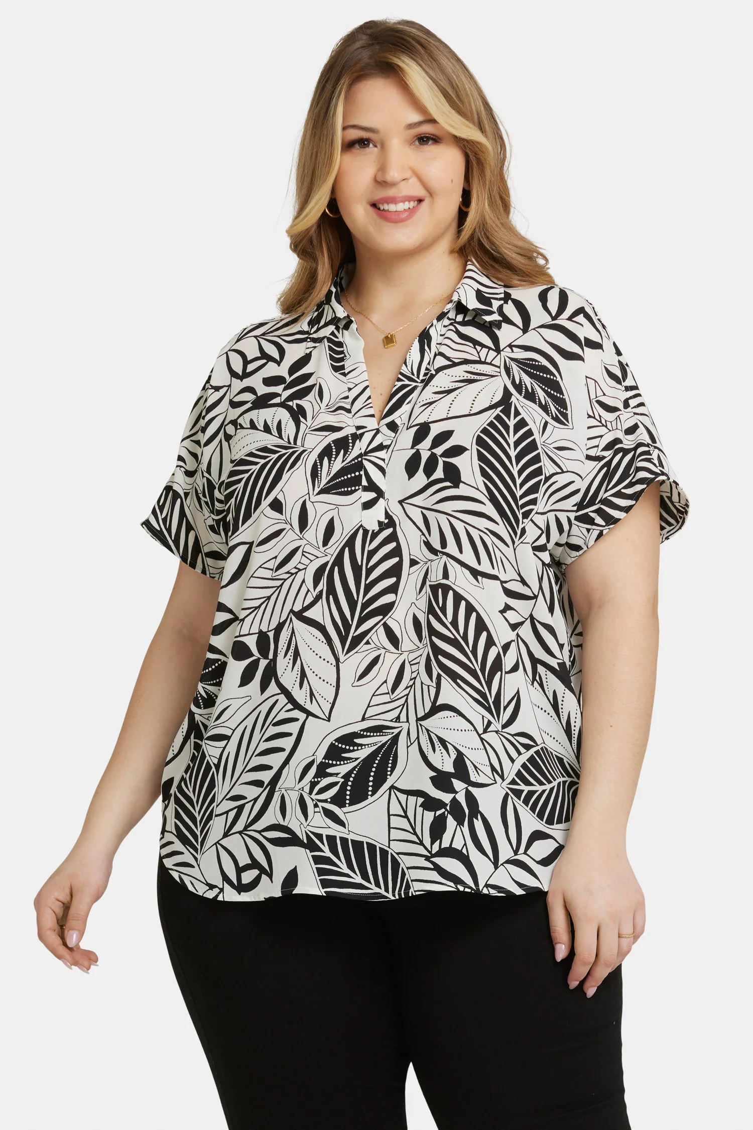 Becky Short Sleeved Blouse In Plus Size - Gerania - Image 4