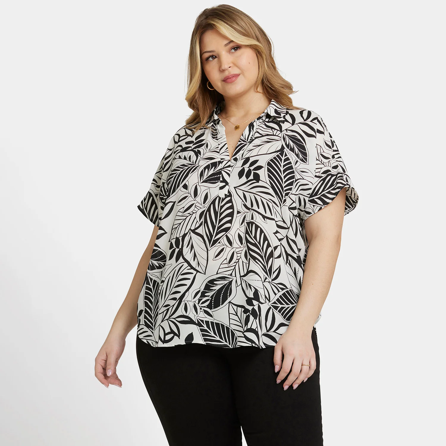 Becky Short Sleeved Blouse In Plus Size - Gerania - Image 7