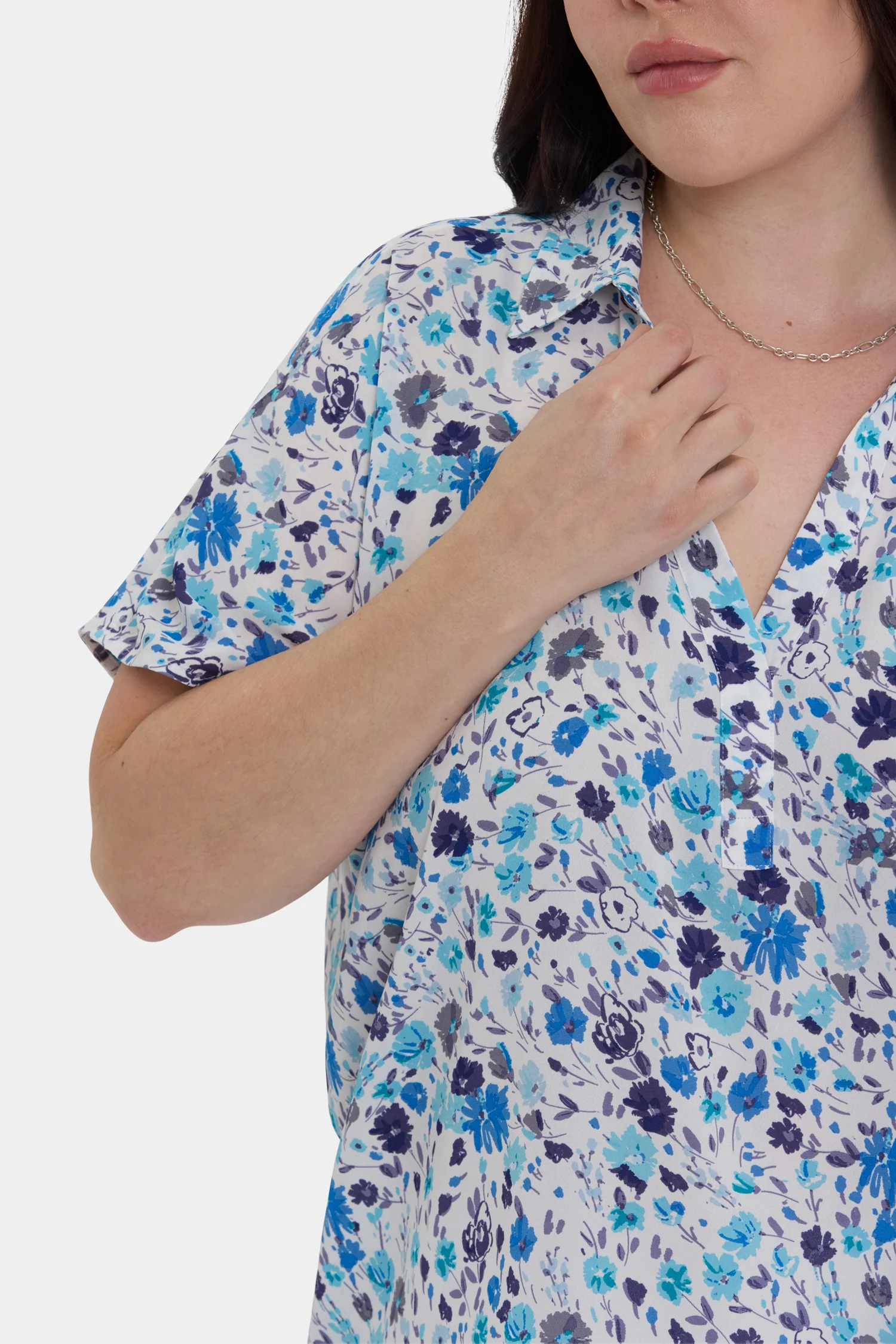 Becky Short Sleeved Blouse In Plus Size - Jimena Garden - Image 5