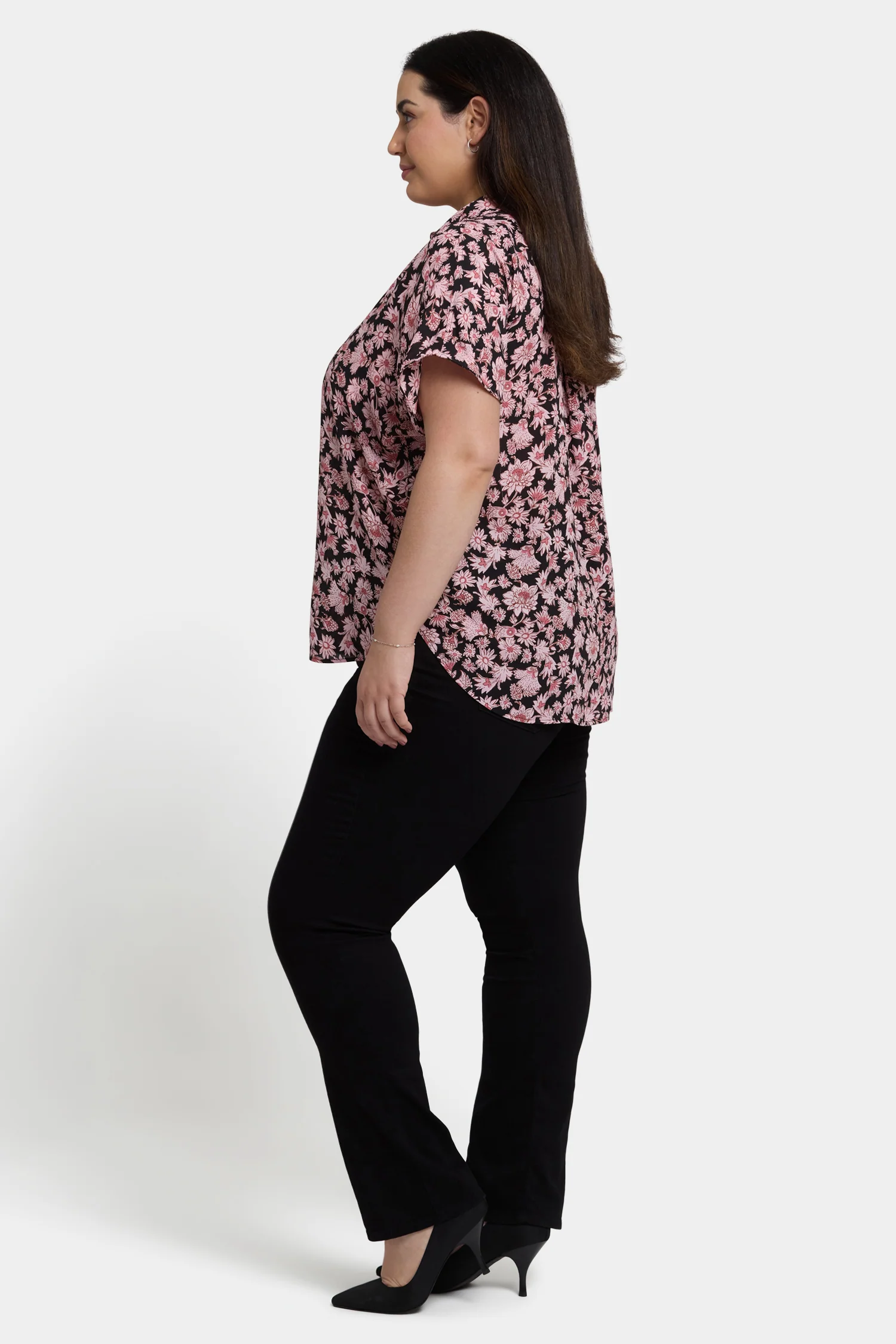 Becky Short Sleeved Blouse In Plus Size - Lilla Garden - Image 3