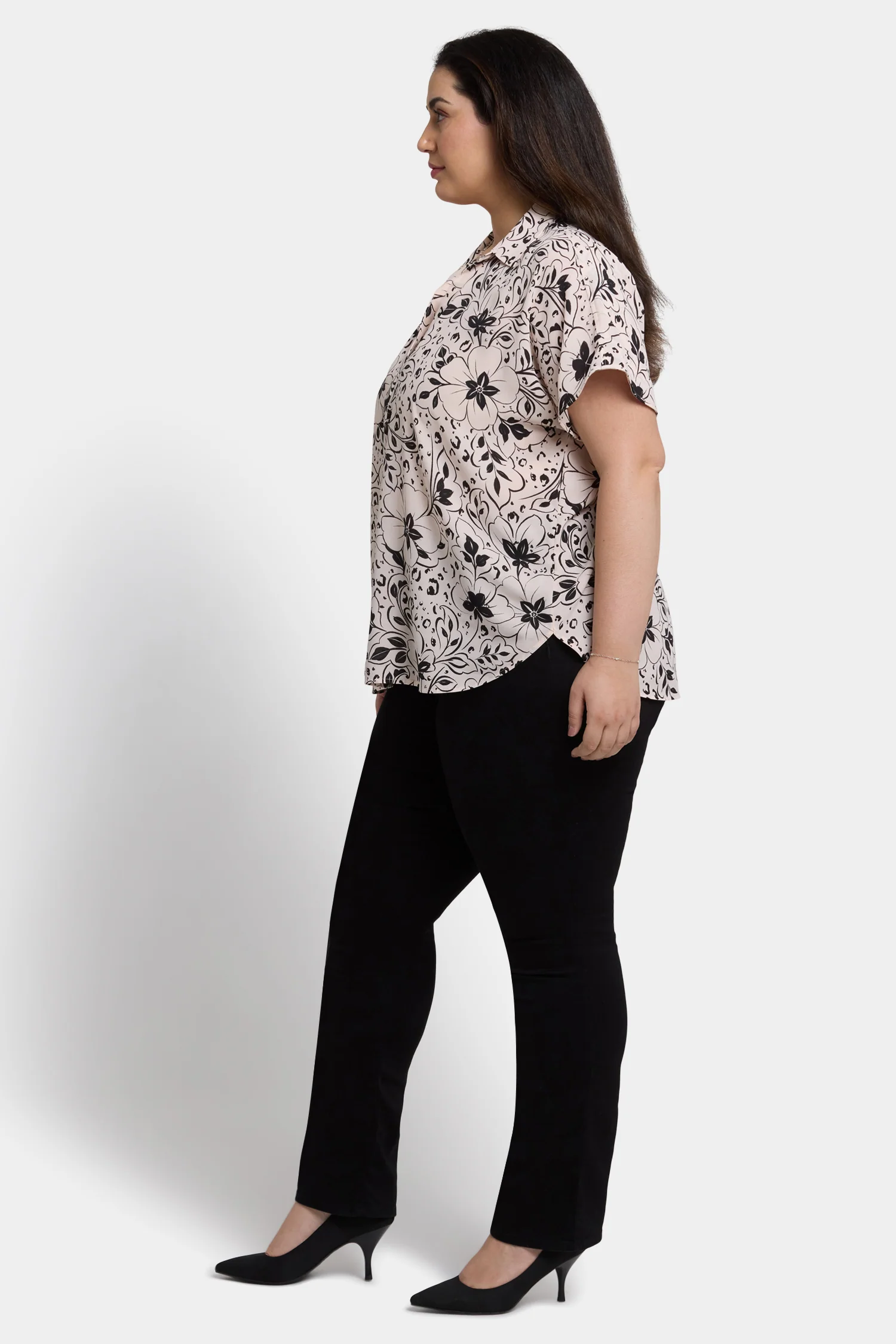 Becky Short Sleeved Blouse In Plus Size - Luna Flores - Image 3