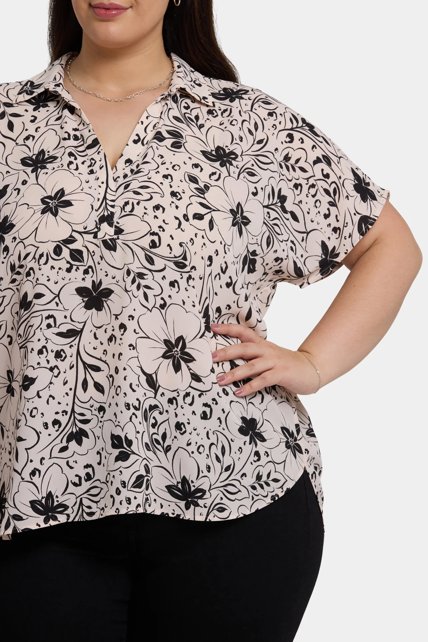 Becky Short Sleeved Blouse In Plus Size - Luna Flores - Image 5