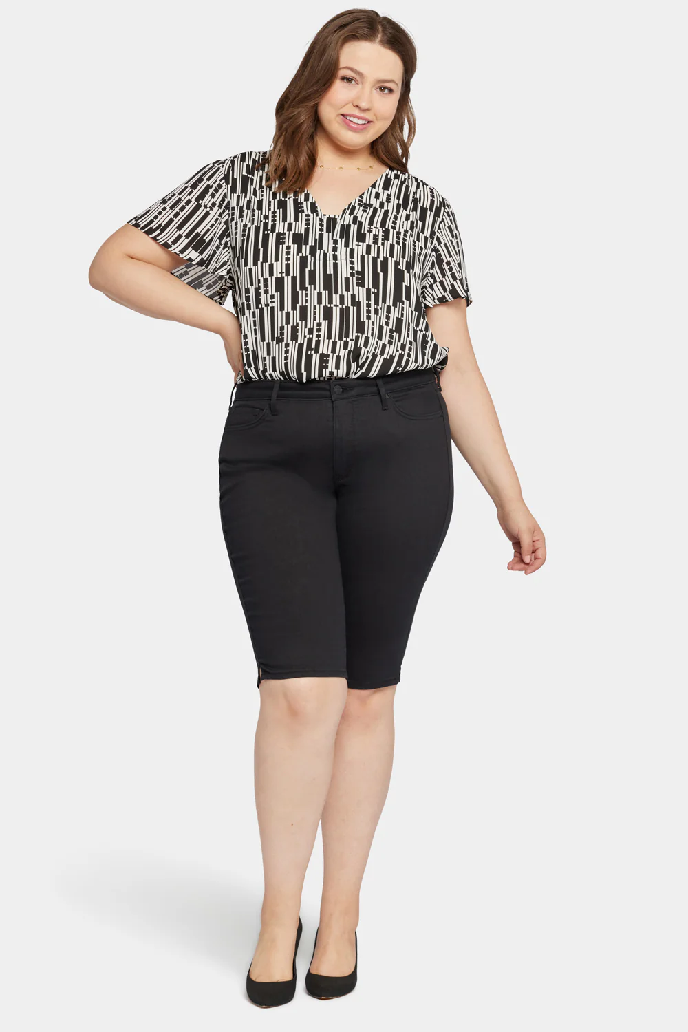 Sophie Bike Capri Jeans In Plus Size - Black - Image 4