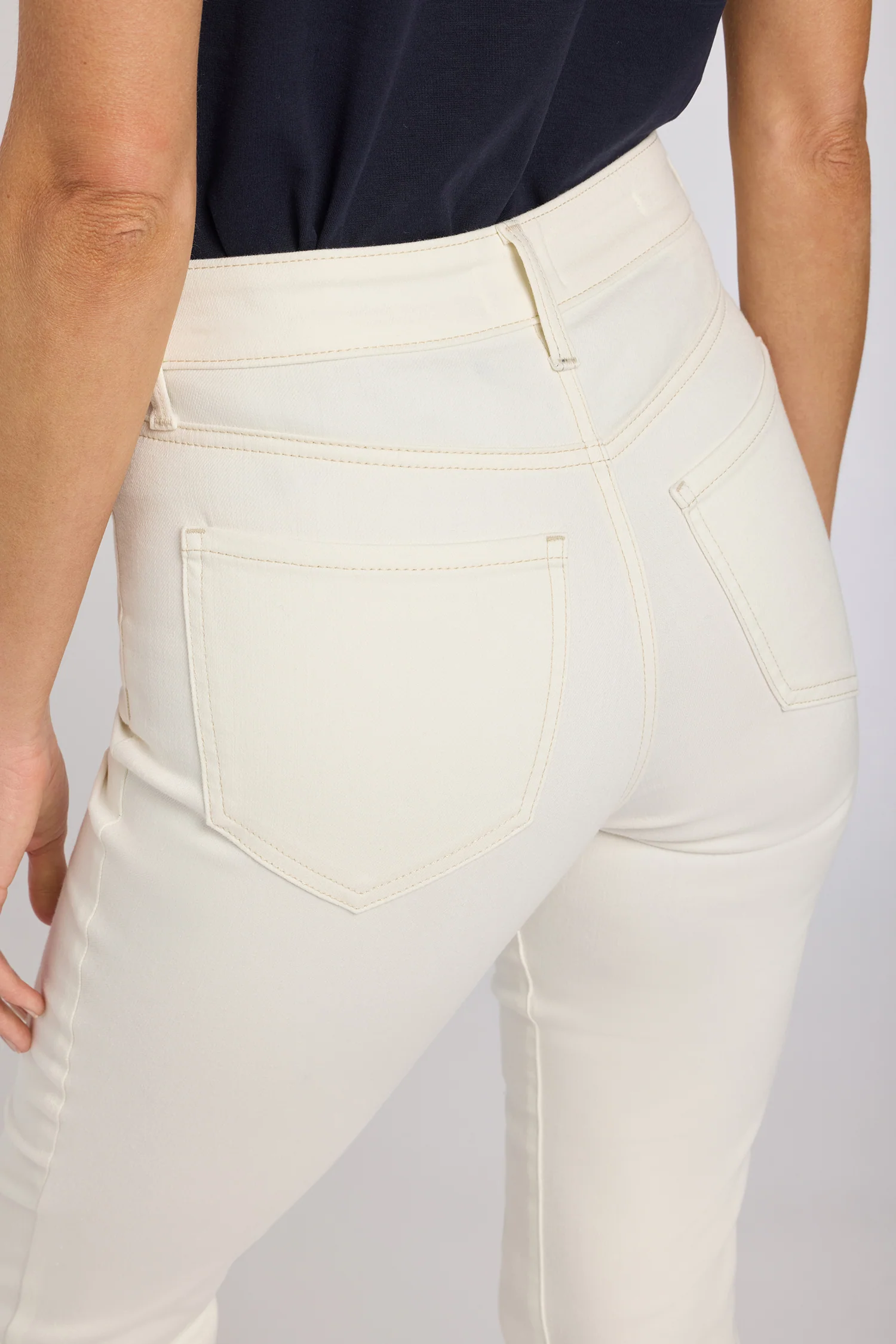 Billie Mini Bootcut Ankle Jeans - Vintage White - Image 5