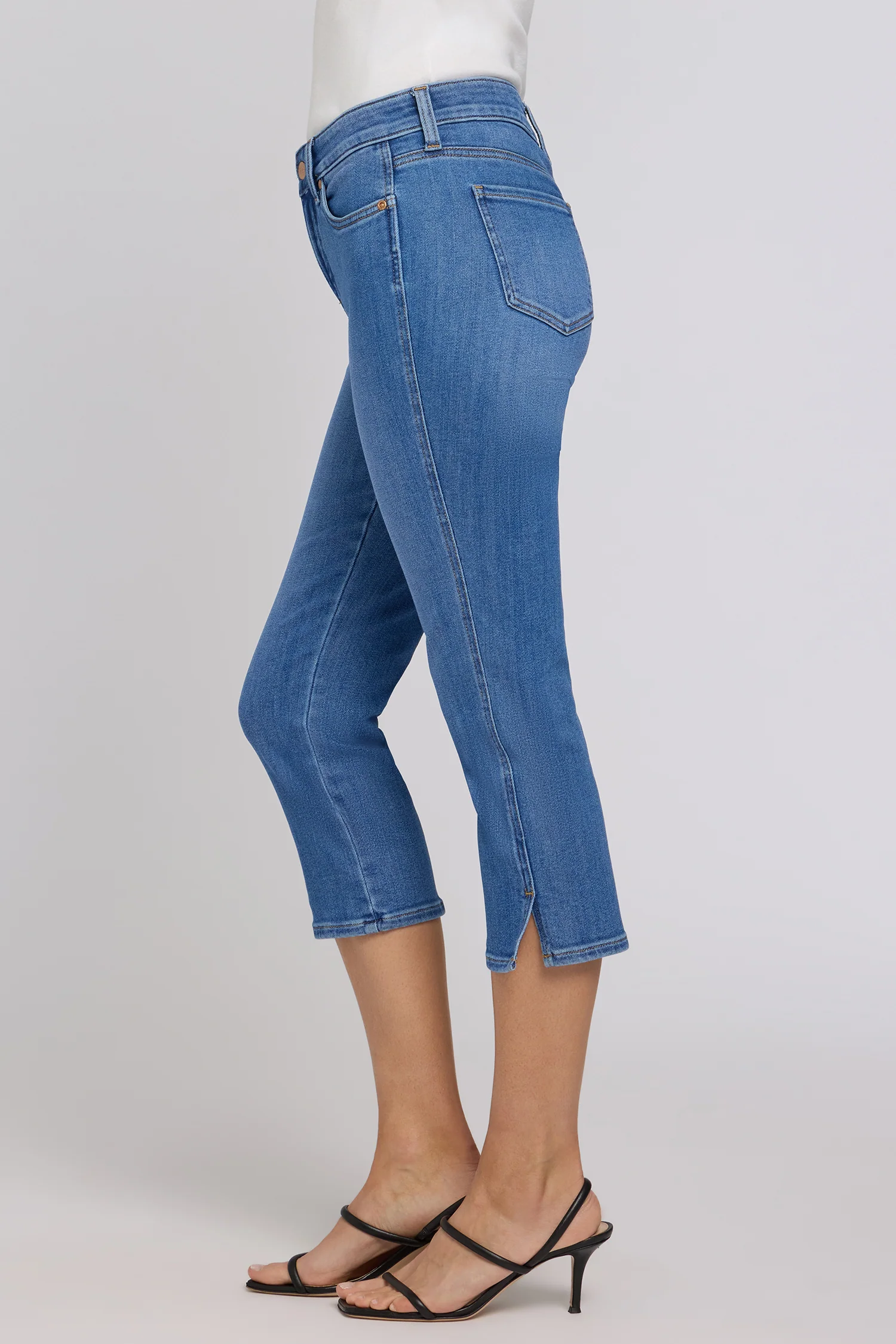 Chloe Capri Jeans In Petite - Blue Paradise - Image 4