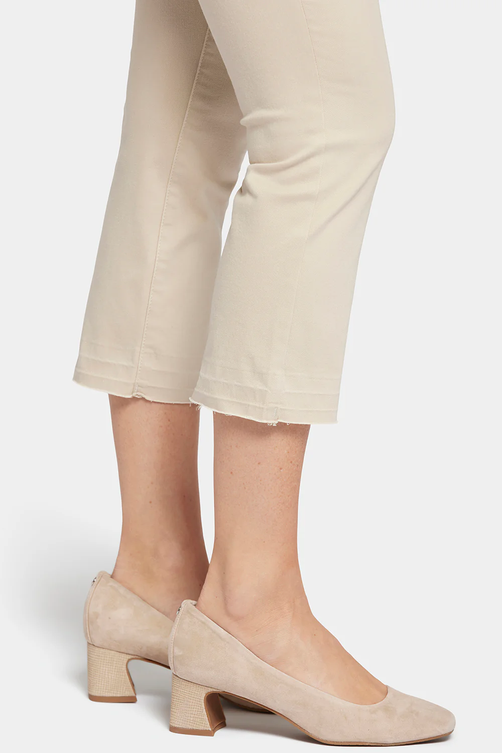 Chloe Capri Jeans In Petite - Feather - Image 6