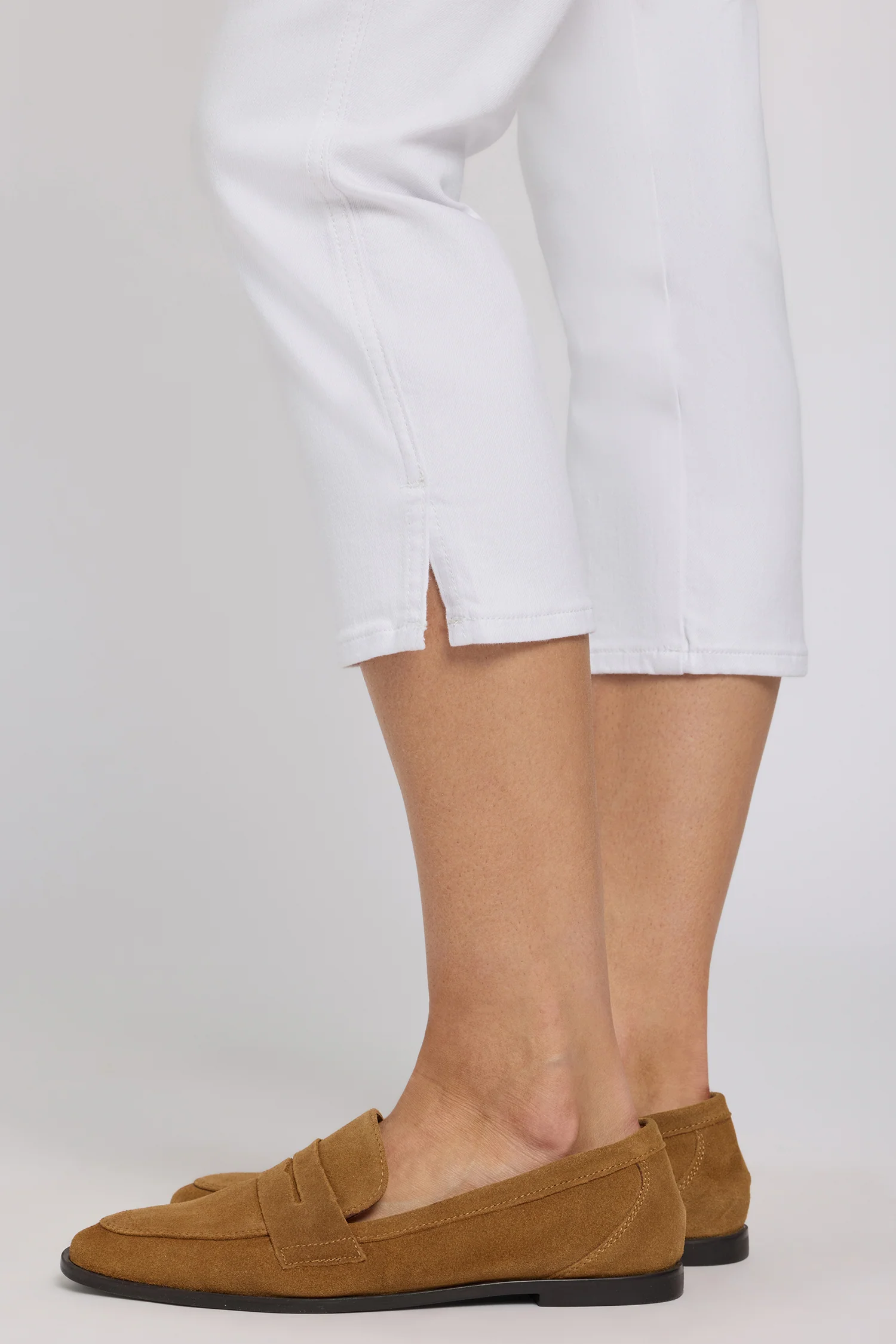 Chloe Capri Jeans In Petite - Optic White - Image 5