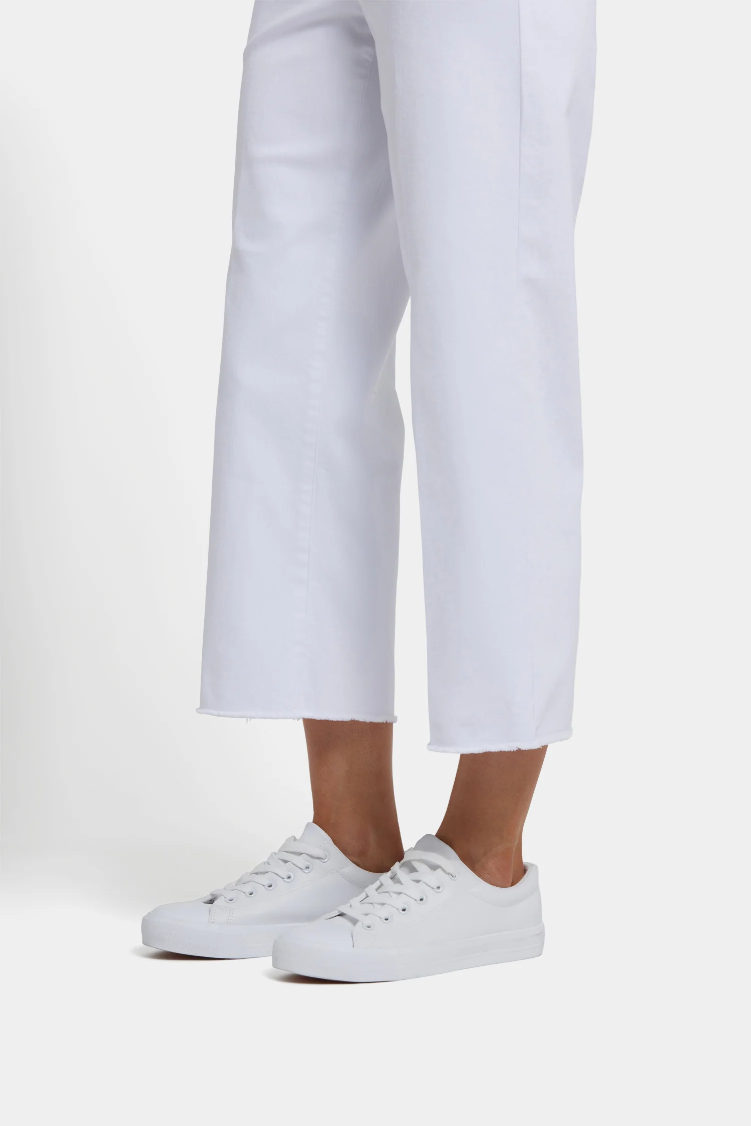 Coco Relaxed Wide Leg Crop Jeans - Optic White - Image 5