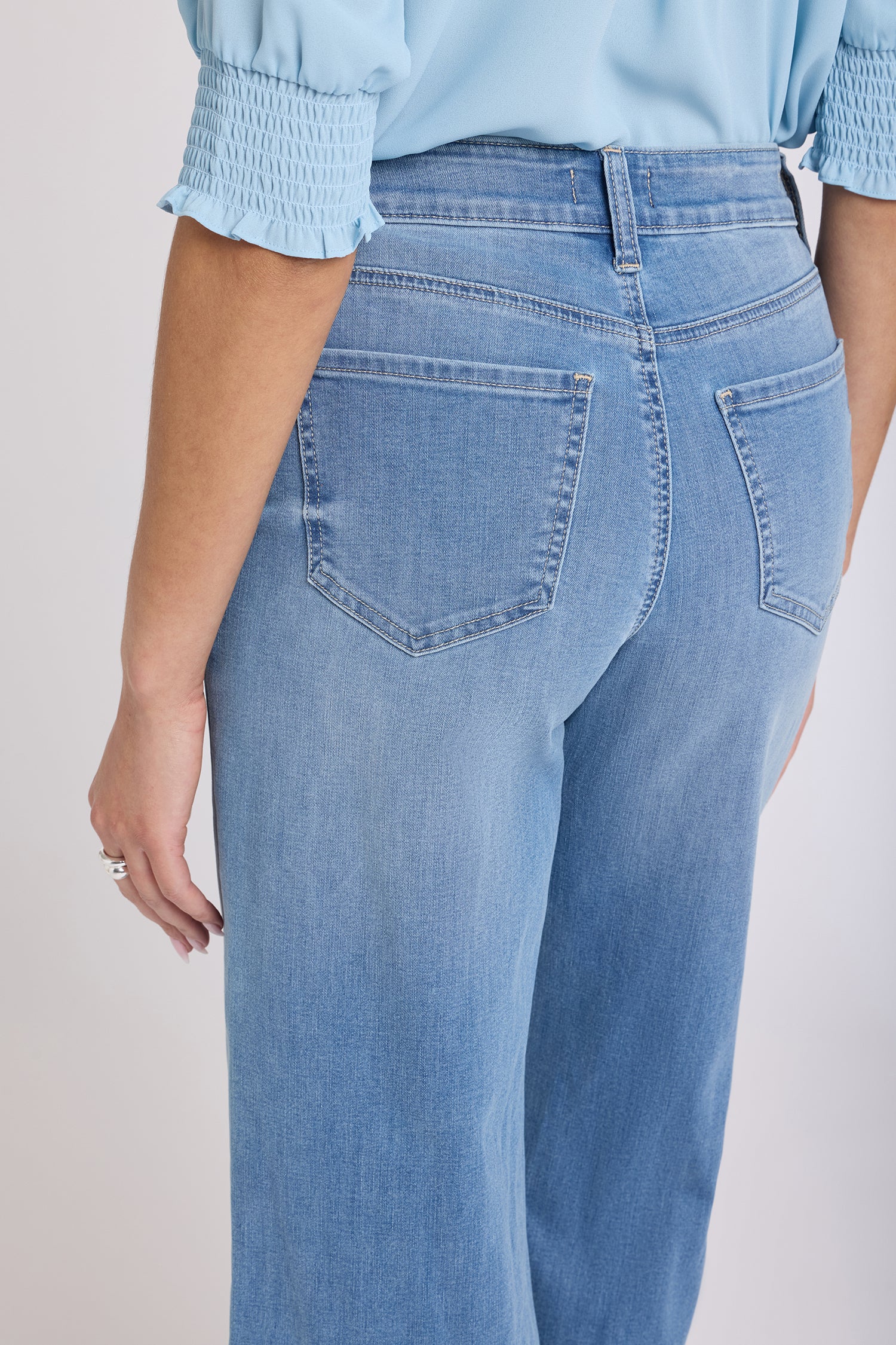 Coco Relaxed Wide Leg Crop Jeans - Vista Lakes - Image 5