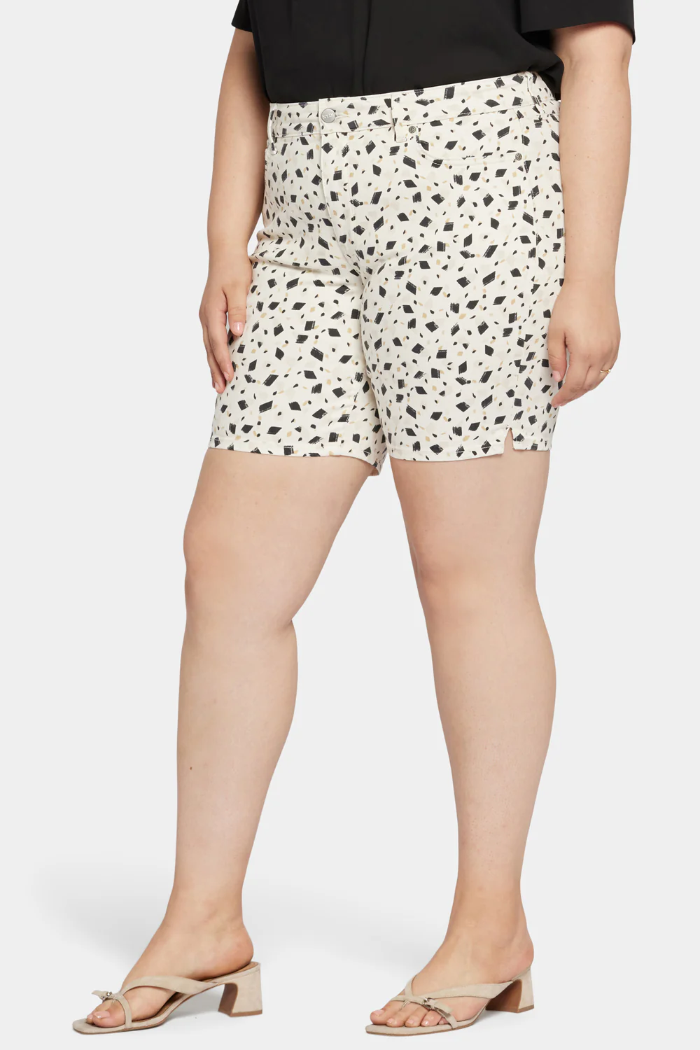 Ella Denim Shorts In Plus Size - Ellensburg - Image 3