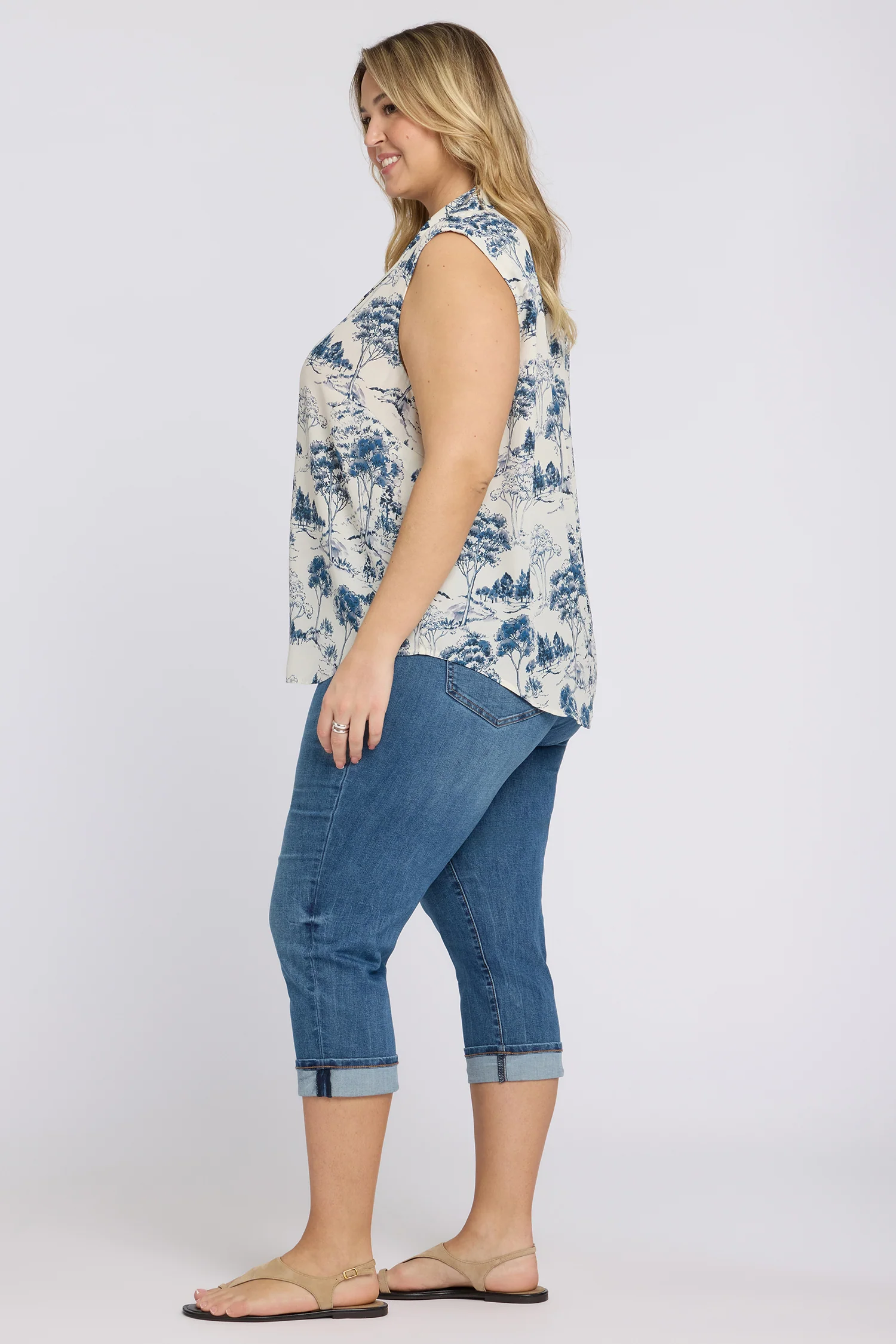 Gabrielle Sleeveless Blouse In Plus Size - Le Parc de Treville - Image 3