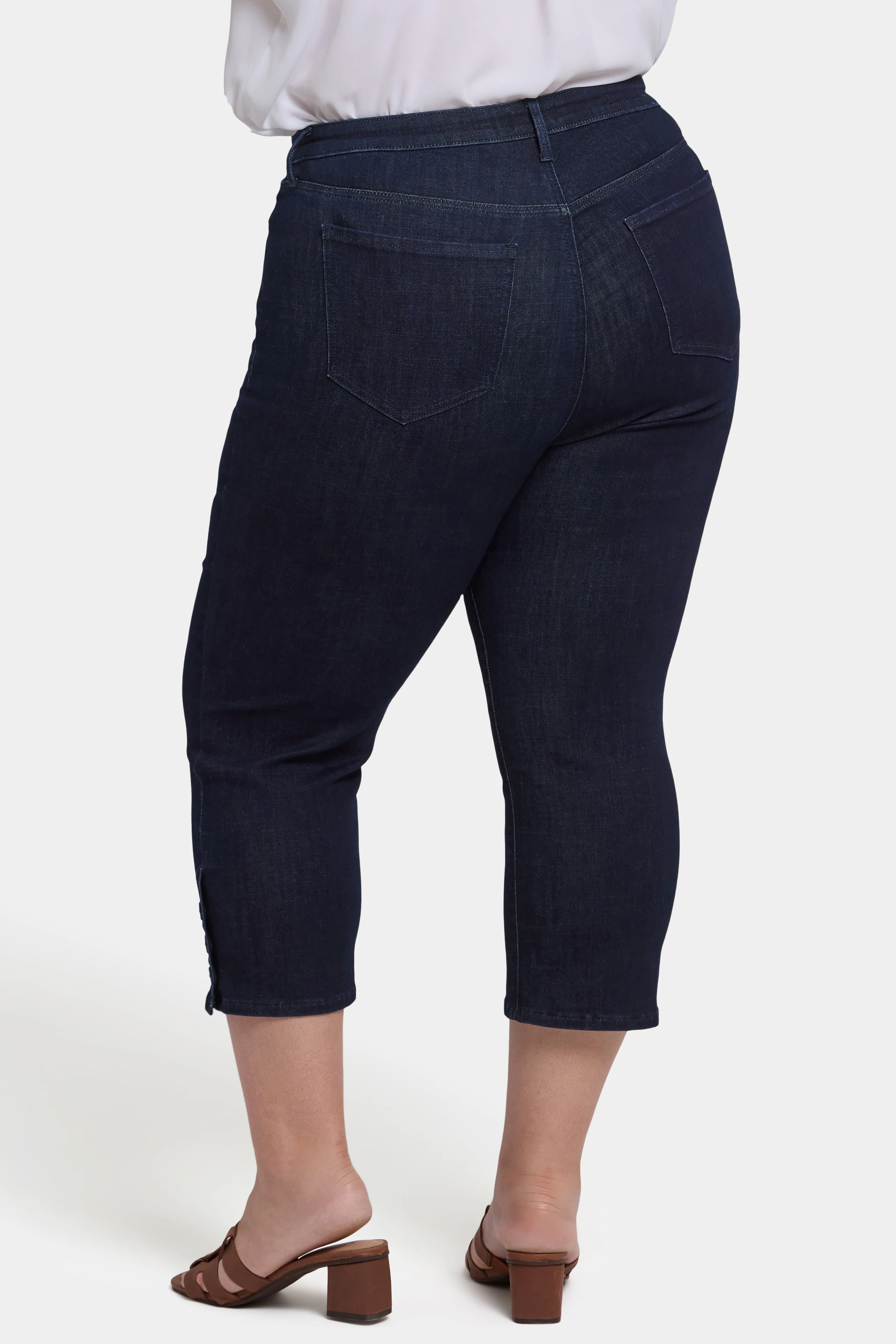 Joni Relaxed Capri Jeans In Plus Size - Rinse - Image 2