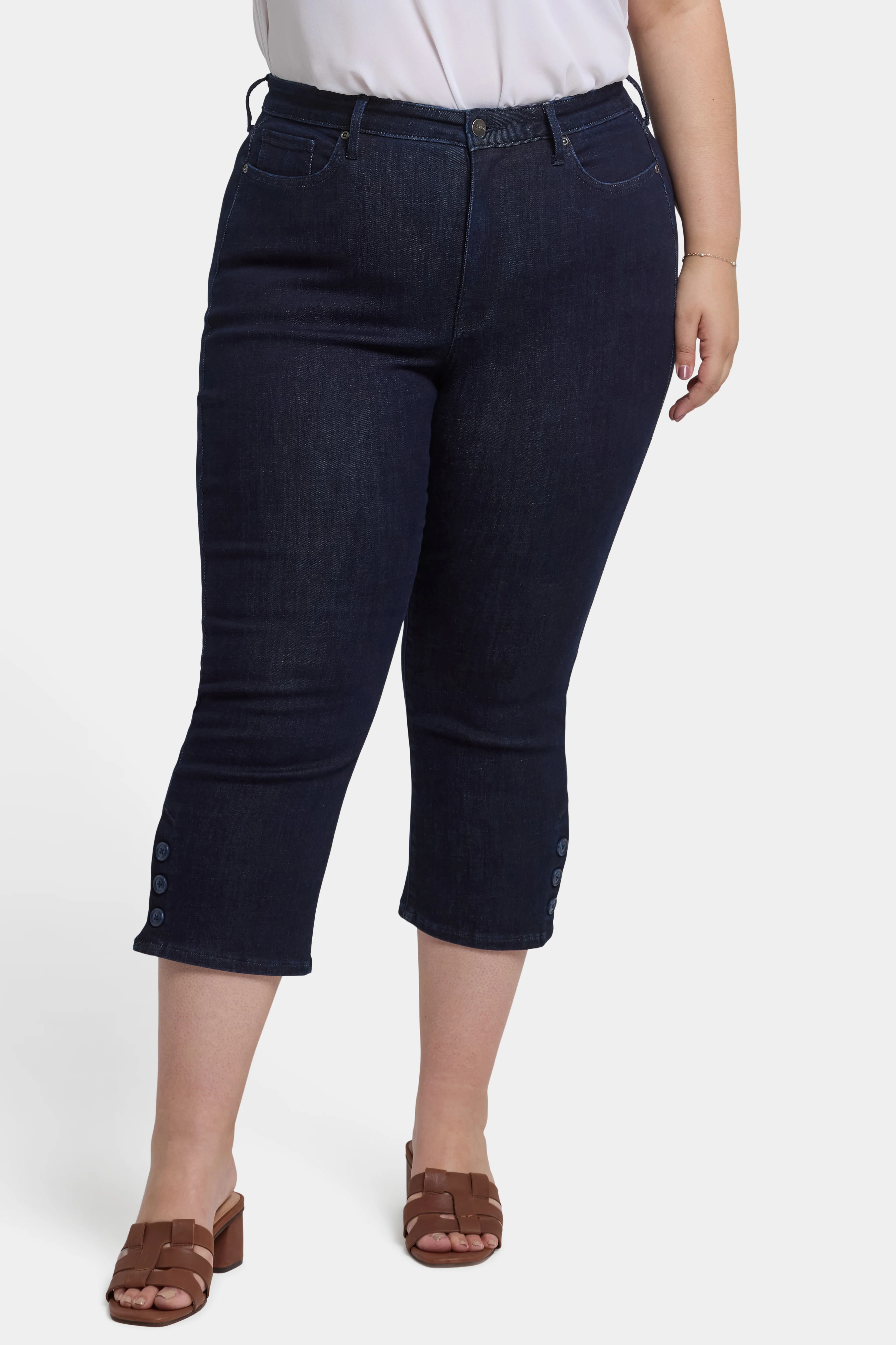 Joni Relaxed Capri Jeans In Plus Size - Rinse - Image 4