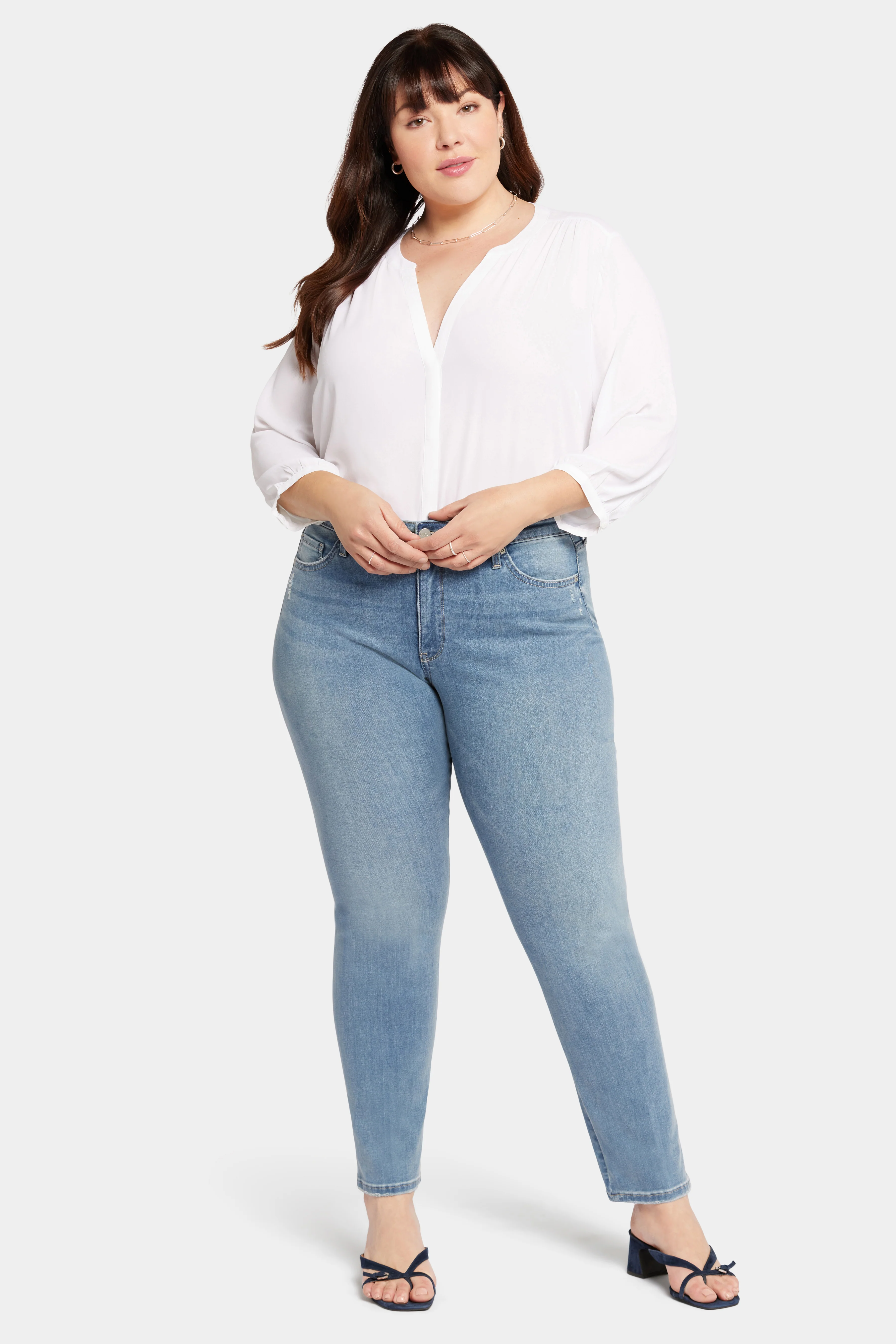 Le Silhouette Sheri Slim Jeans In Plus Size - Angel - Image 4
