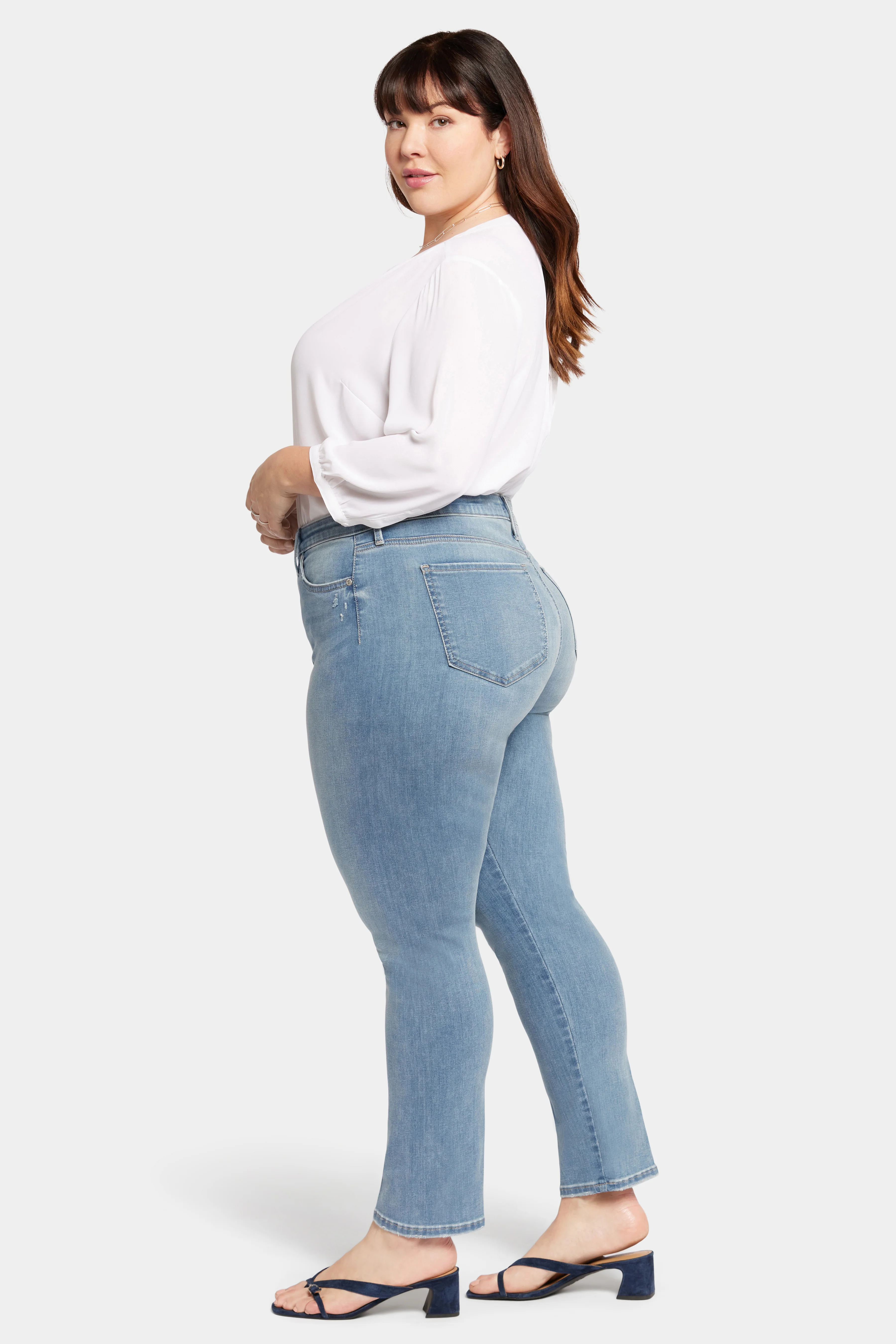 Le Silhouette Sheri Slim Jeans In Plus Size - Angel - Image 5