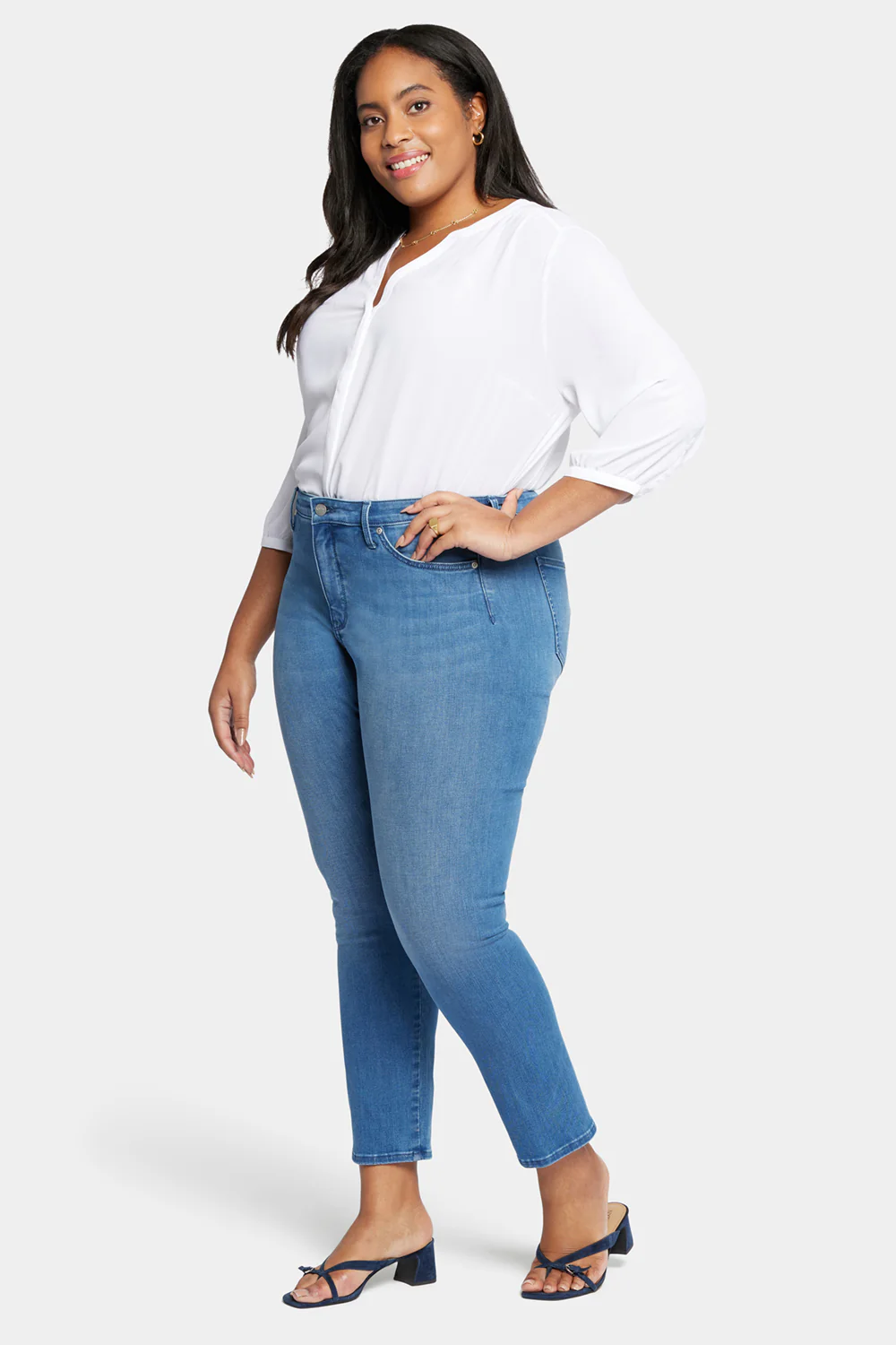 Le Silhouette Sheri Slim Jeans In Plus Size - Stunning - Image 5