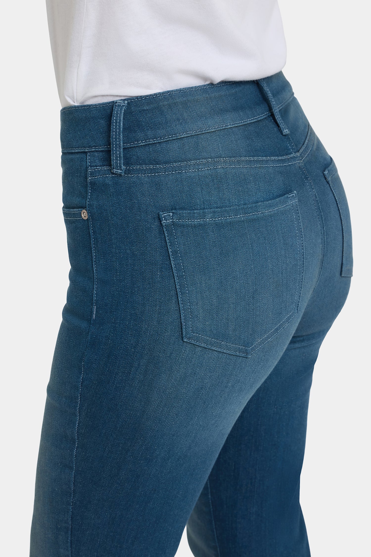 Marilyn Straight Jeans In Petite - Hugo Rain - Image 5