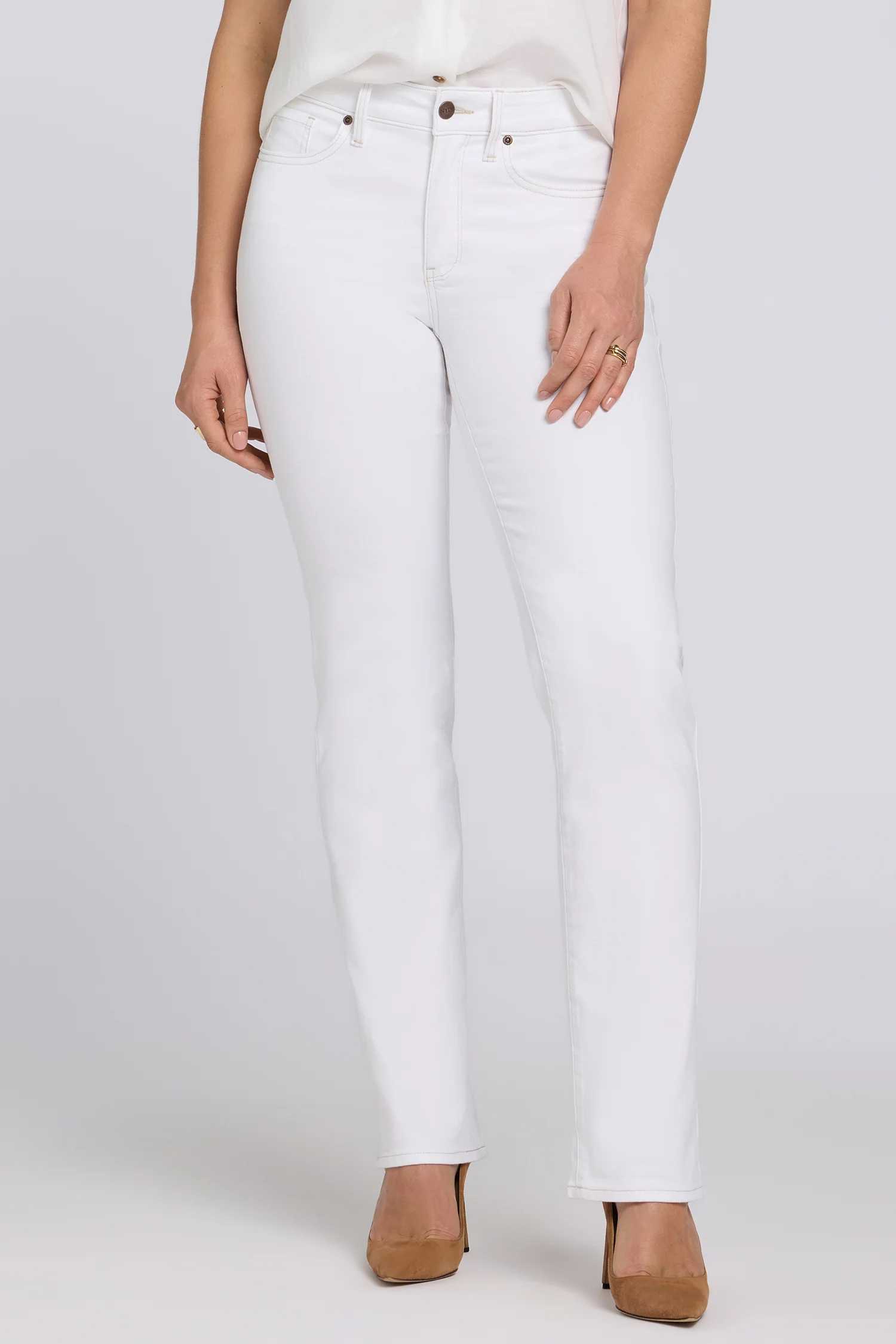 Marilyn Straight Jeans In Petite - Optic White - Image 4