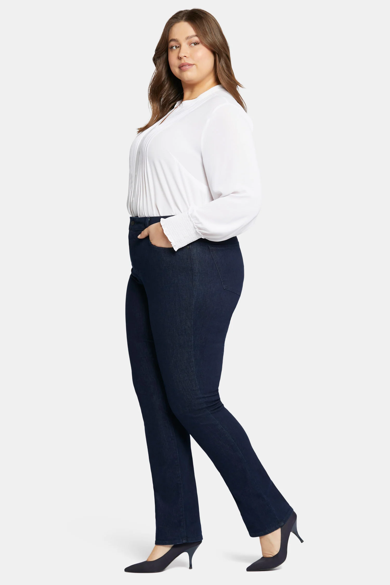 Marilyn Straight Jeans In Plus Size - Rinse - Image 5