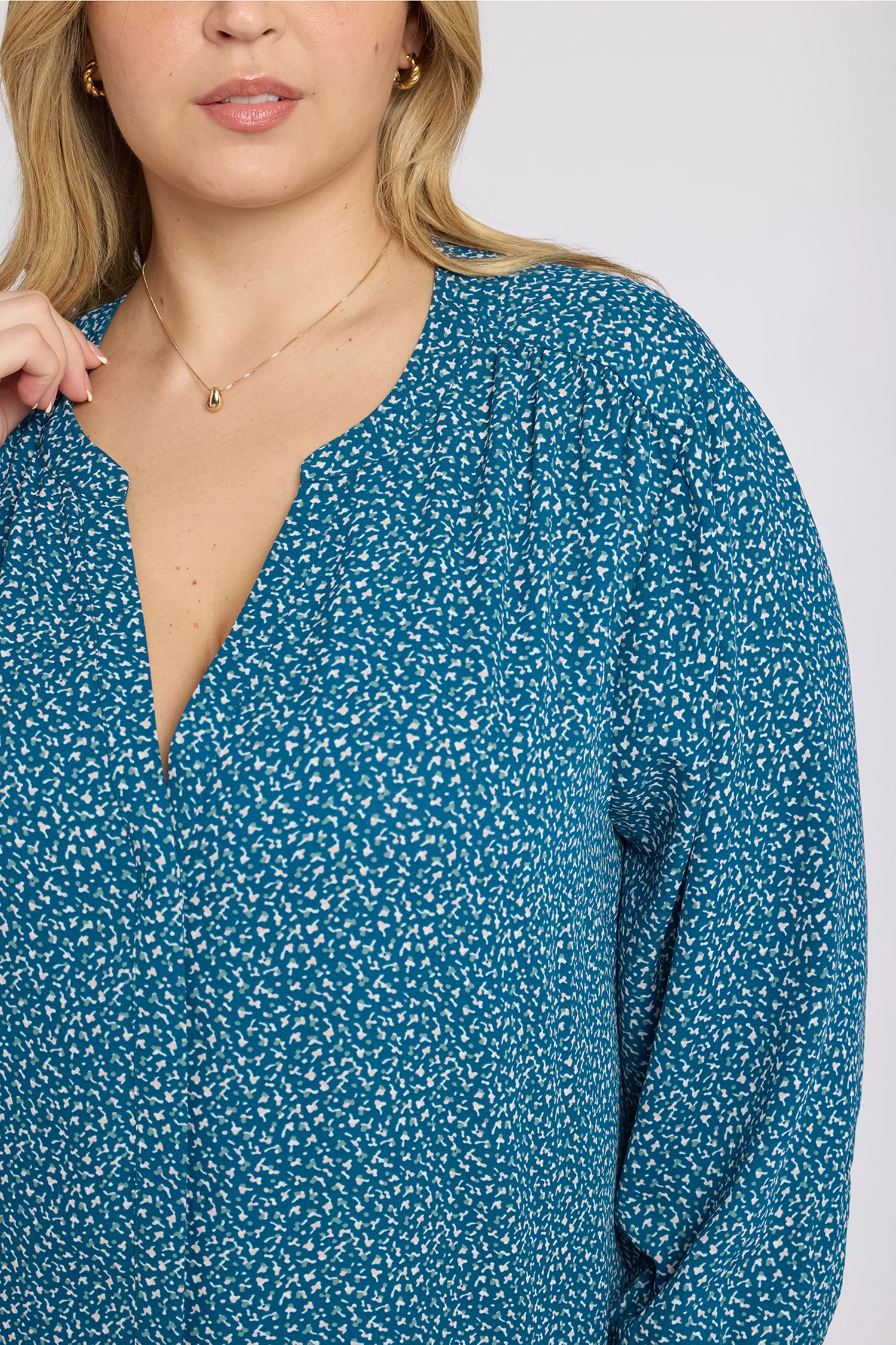 Pintuck Blouse In Plus Size - Dune Ditsy - Image 2