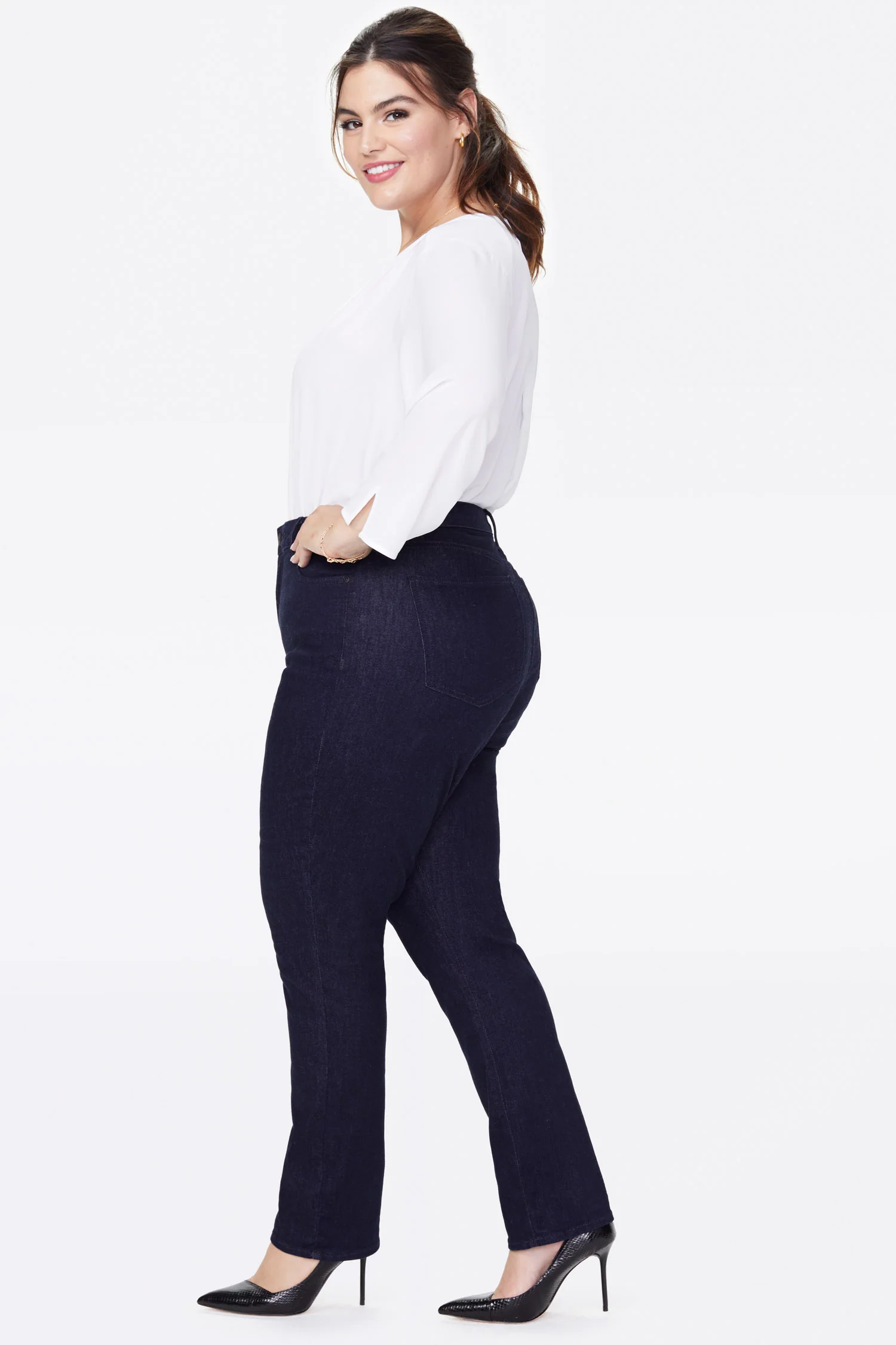 Sheri Slim Jeans In Plus Size - Rinse - Image 3