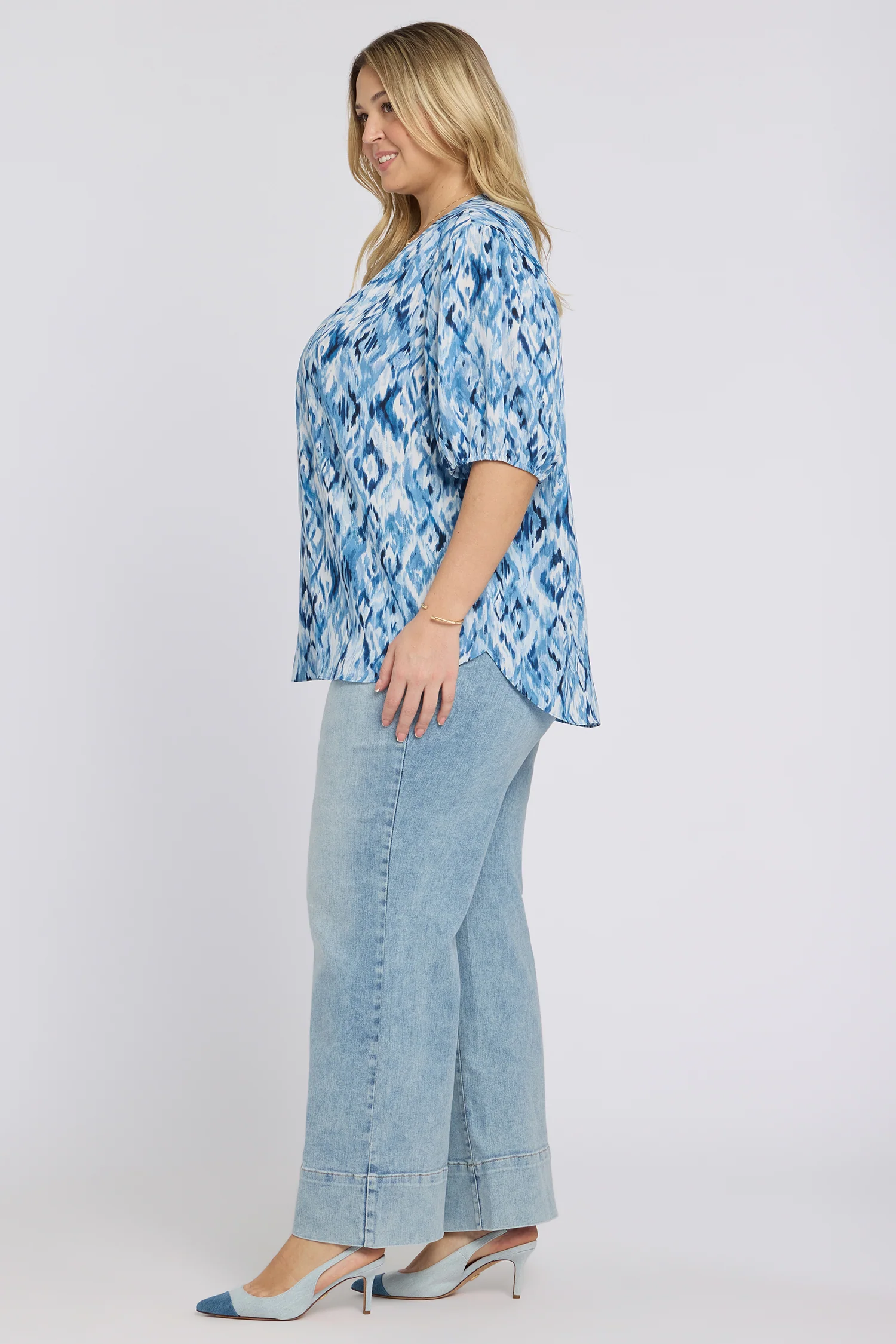 Short Puff Sleeved Popover Top In Plus Size - Blue Visions - Image 3