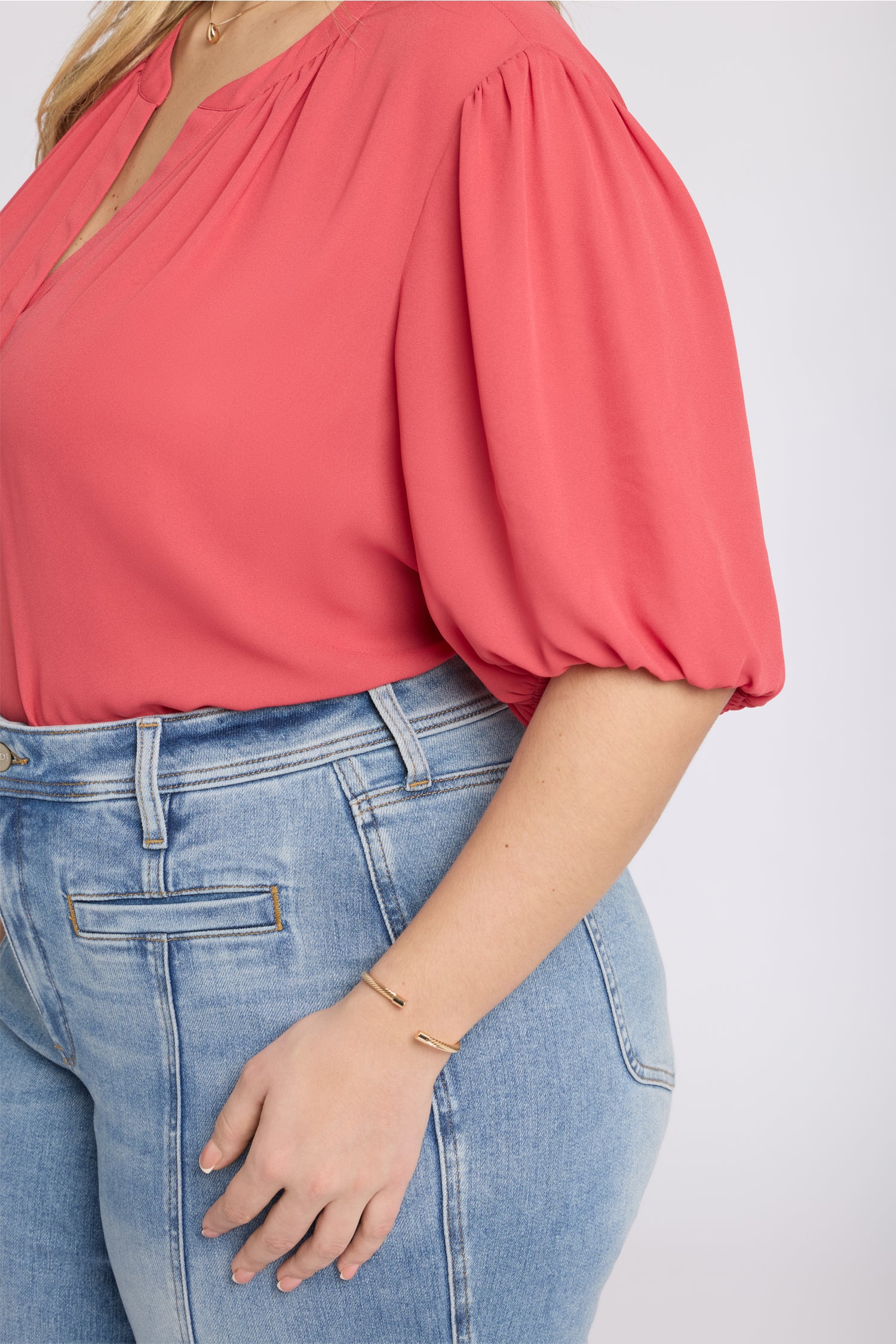 Short Puff Sleeved Popover Top in Plus Size - Chrysanthemum - Image 2
