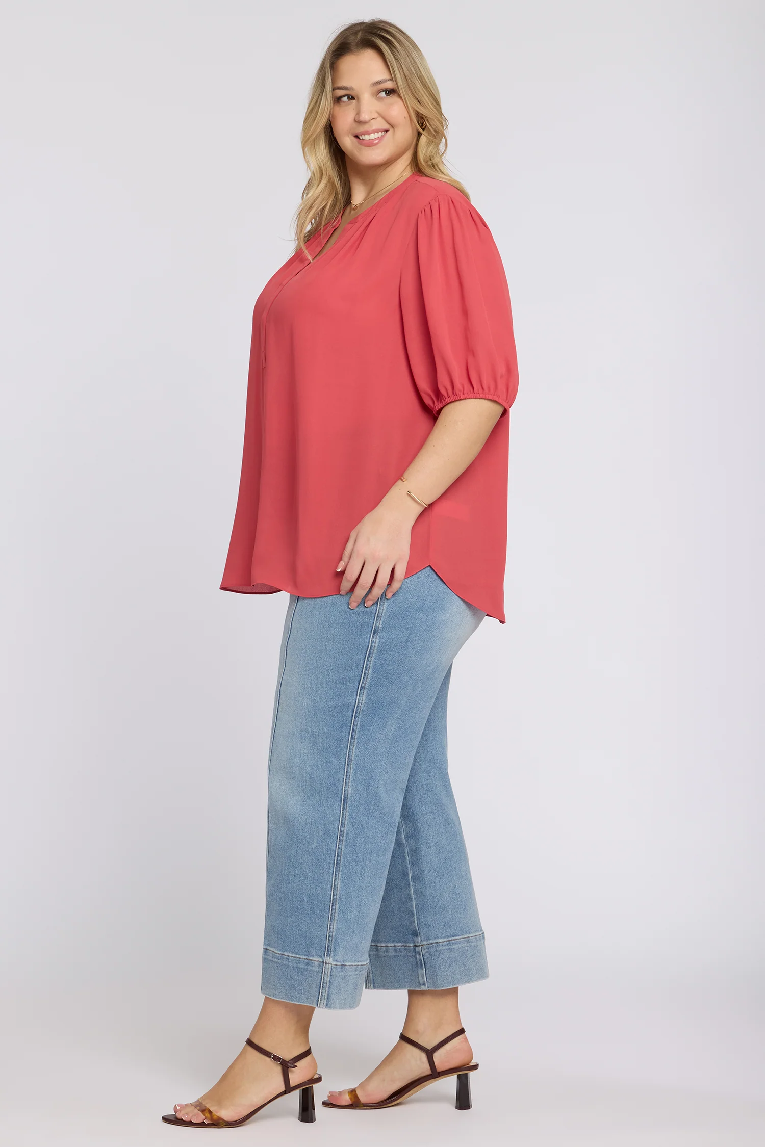 Short Puff Sleeved Popover Top in Plus Size - Chrysanthemum - Image 4