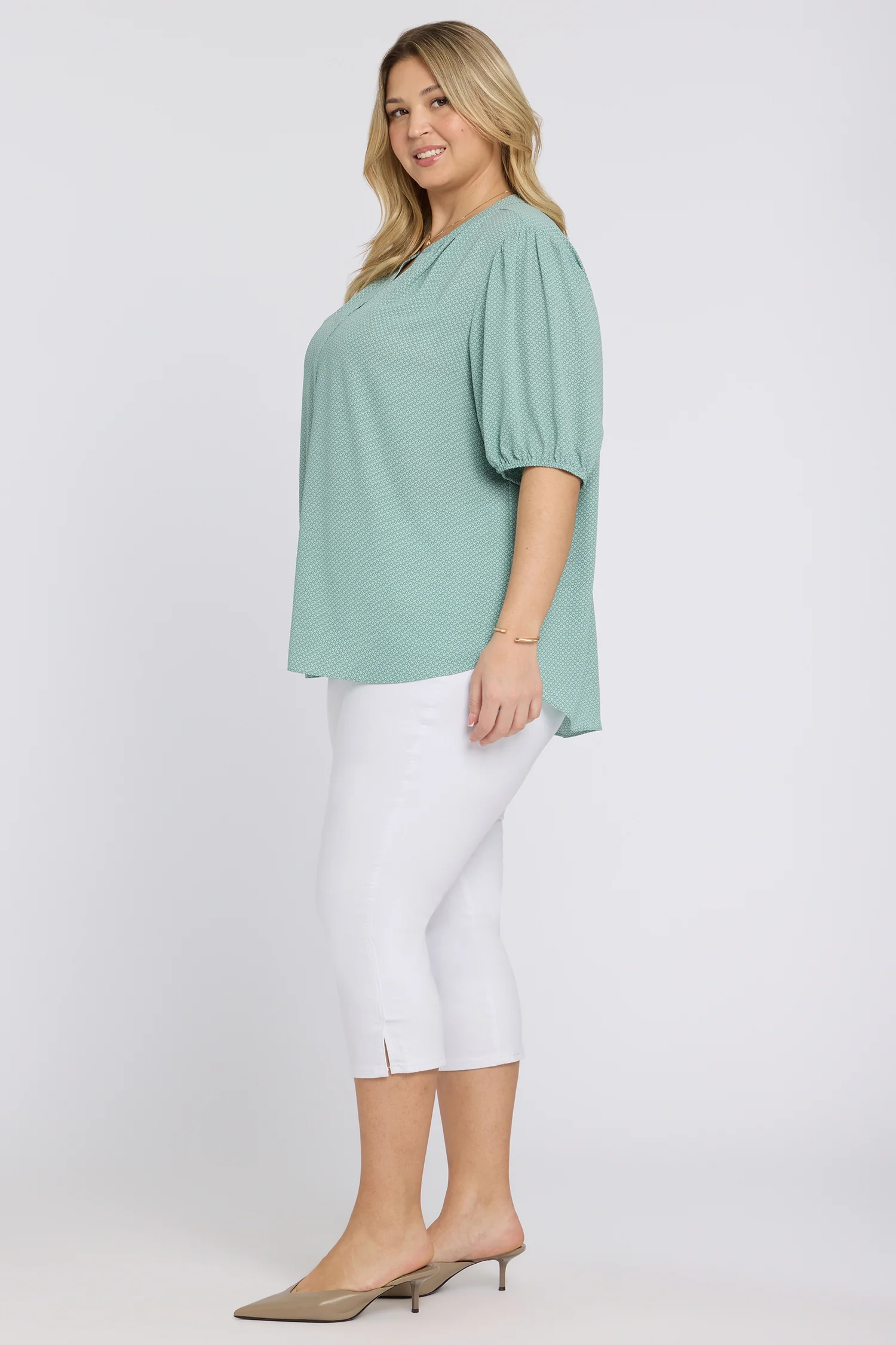 Short Puff Sleeved Popover Top In Plus Size - Valley of Daisies - Image 3