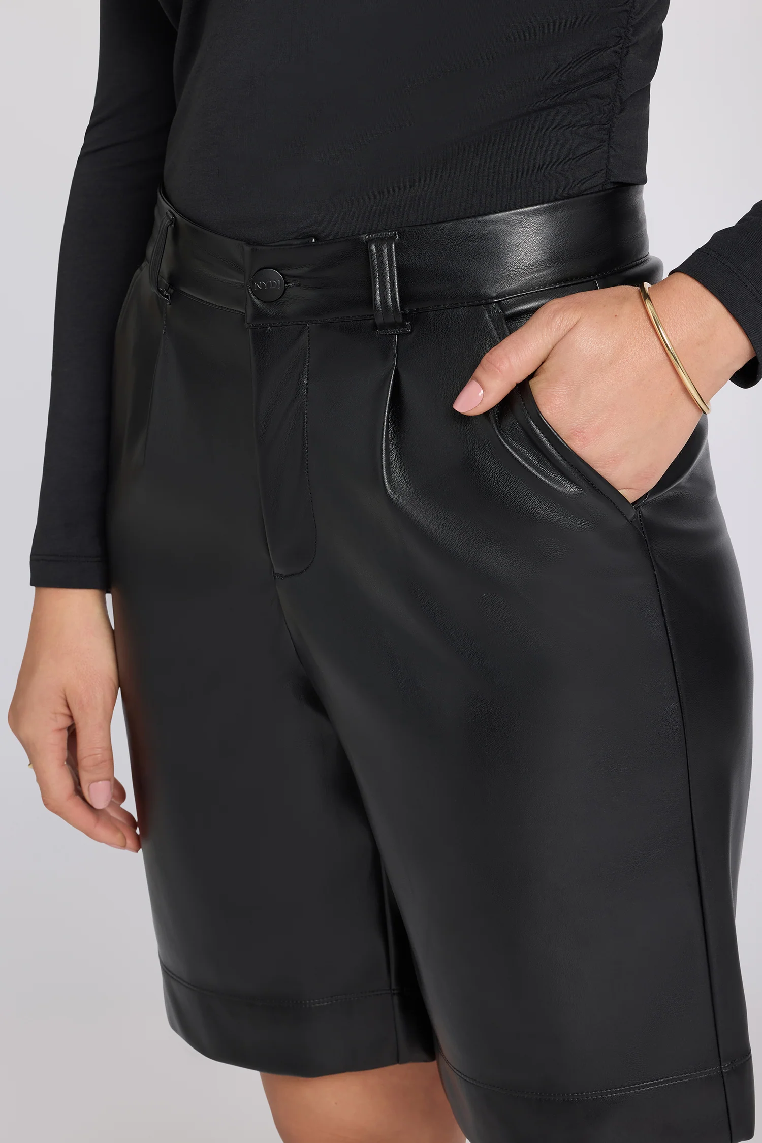 Vegan Stretch Leather Relaxed Bermuda Shorts - Black - Image 5